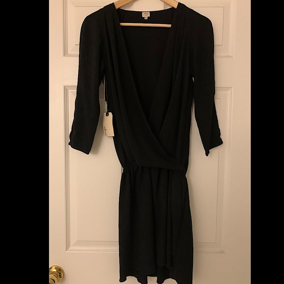 BNWT Aritzia Wilfred Rosette Dress - Picture 1 of 4